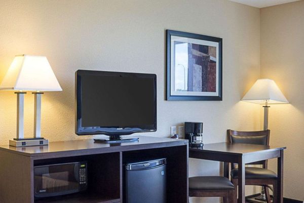 Quality Inn & Suites Minot